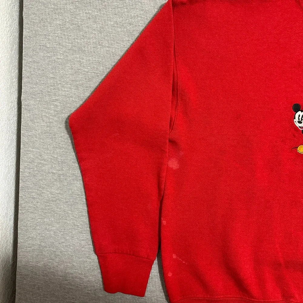 Vintage Disney Mickey Mouse MVP Embroidered Red Crewneck Sweatshirt Mens Size L